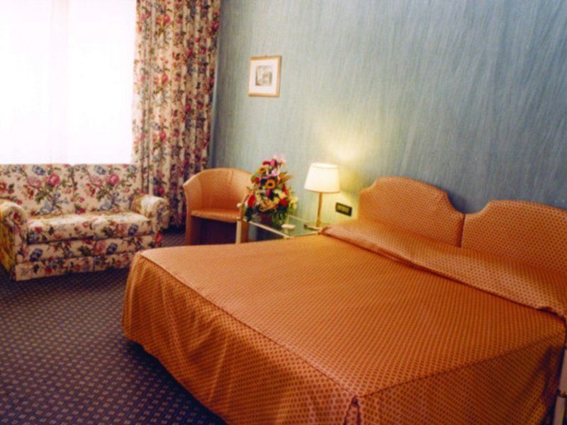 Grand Hotel Oriente Nápoles Habitación foto